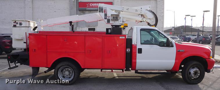 image for item DF7629 2004 Ford F550 Super Duty bucket truck