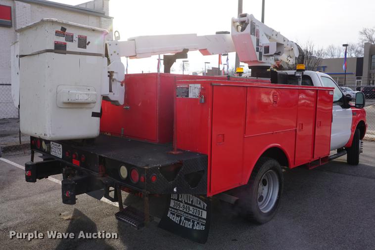 image for item DF7629 2004 Ford F550 Super Duty bucket truck