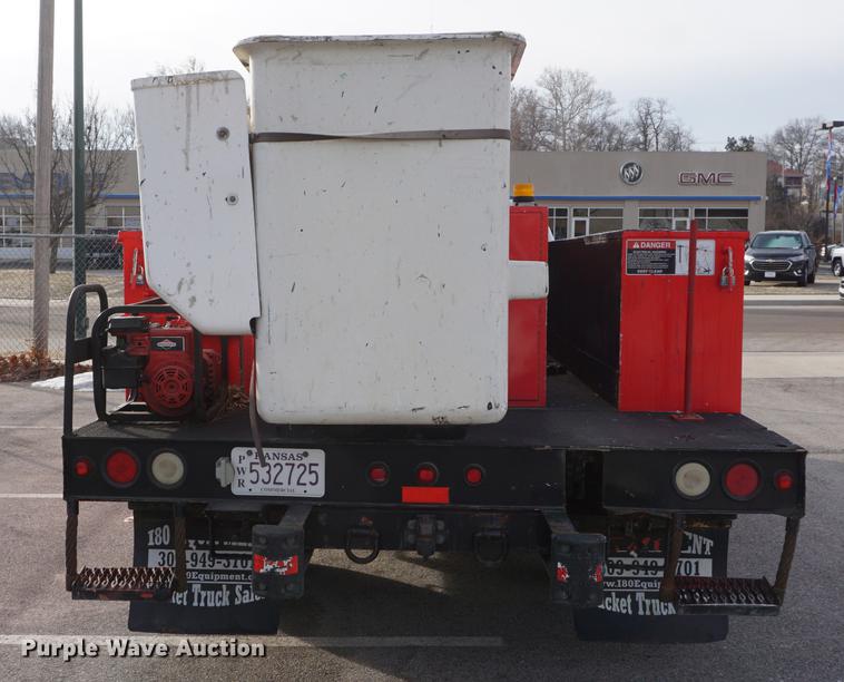 image for item DF7629 2004 Ford F550 Super Duty bucket truck