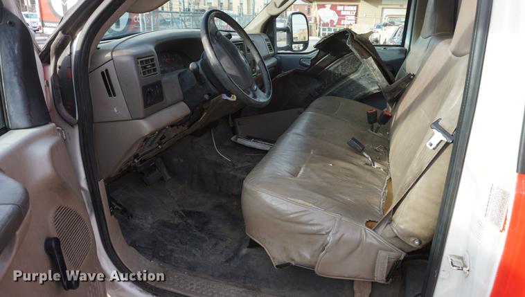 image for item DF7629 2004 Ford F550 Super Duty bucket truck