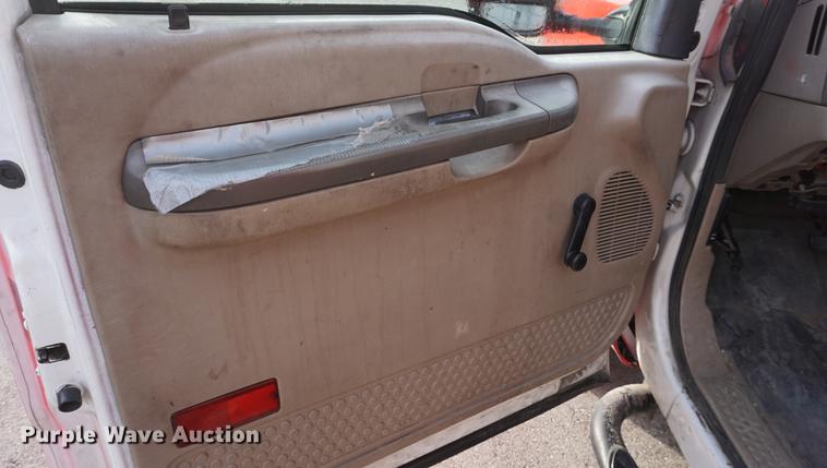 image for item DF7629 2004 Ford F550 Super Duty bucket truck