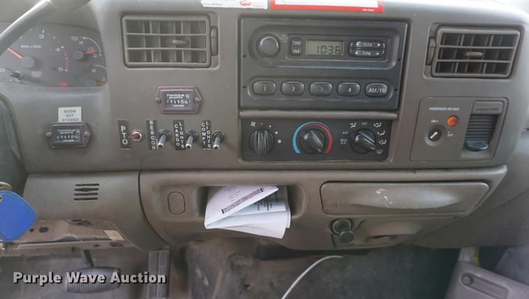 image for item DF7629 2004 Ford F550 Super Duty bucket truck