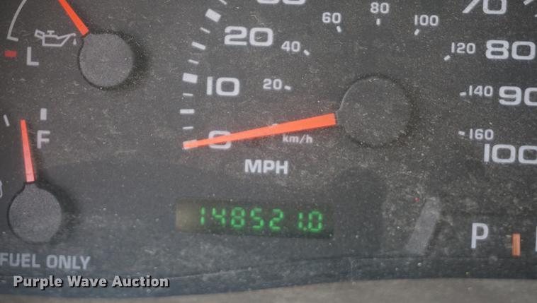 image for item DF7629 2004 Ford F550 Super Duty bucket truck