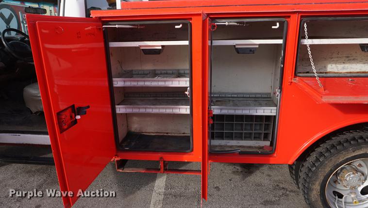 image for item DF7629 2004 Ford F550 Super Duty bucket truck