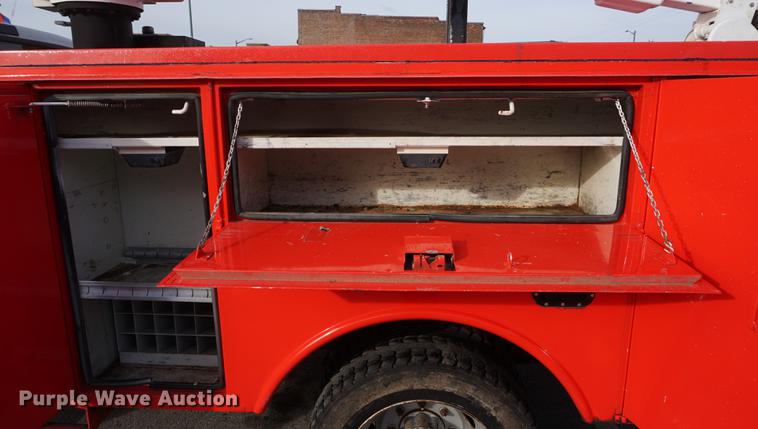 image for item DF7629 2004 Ford F550 Super Duty bucket truck