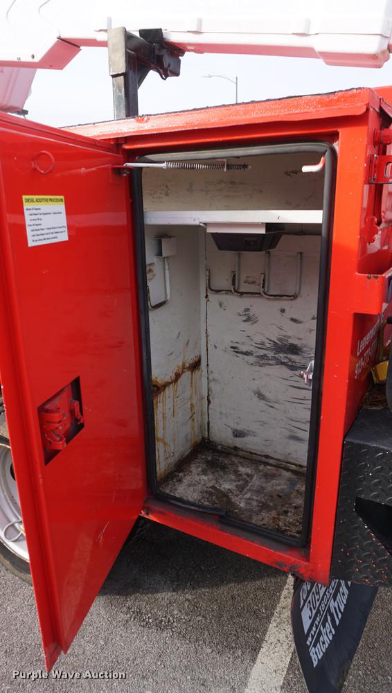 image for item DF7629 2004 Ford F550 Super Duty bucket truck