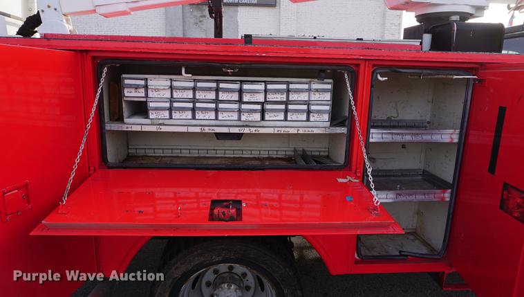 image for item DF7629 2004 Ford F550 Super Duty bucket truck