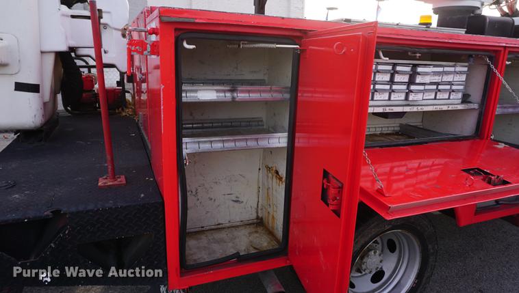image for item DF7629 2004 Ford F550 Super Duty bucket truck