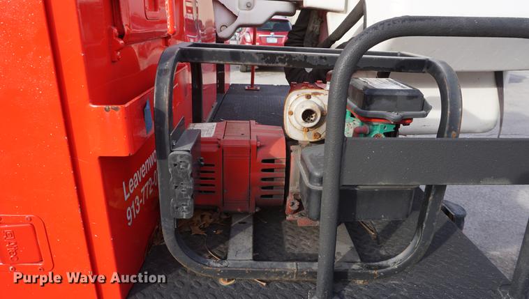 image for item DF7629 2004 Ford F550 Super Duty bucket truck