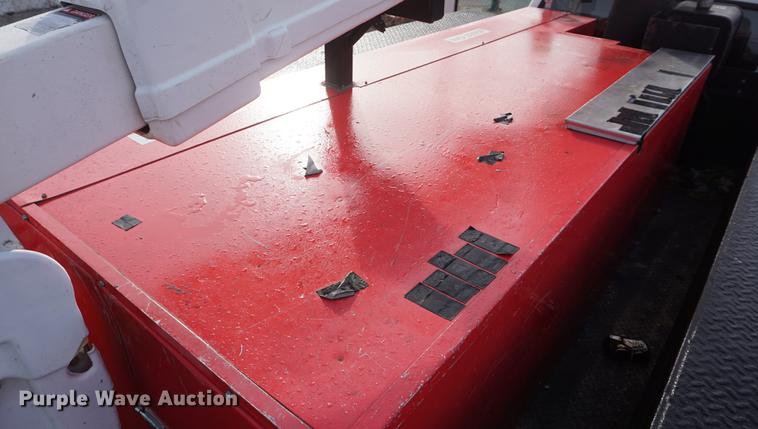 image for item DF7629 2004 Ford F550 Super Duty bucket truck