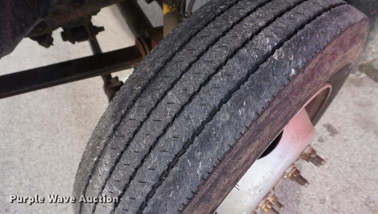 image for item DF7629 2004 Ford F550 Super Duty bucket truck