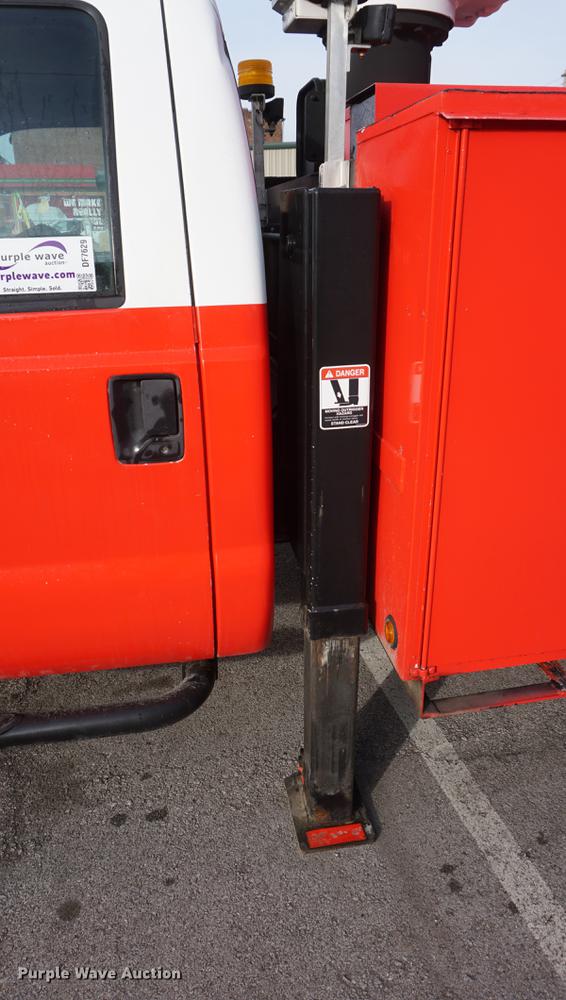 image for item DF7629 2004 Ford F550 Super Duty bucket truck