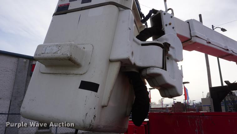 image for item DF7629 2004 Ford F550 Super Duty bucket truck