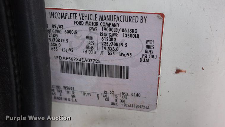 image for item DF7629 2004 Ford F550 Super Duty bucket truck