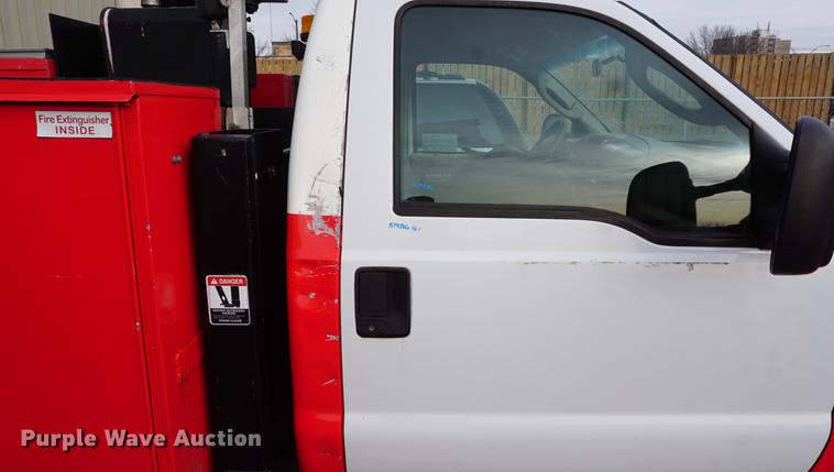 image for item DF7629 2004 Ford F550 Super Duty bucket truck