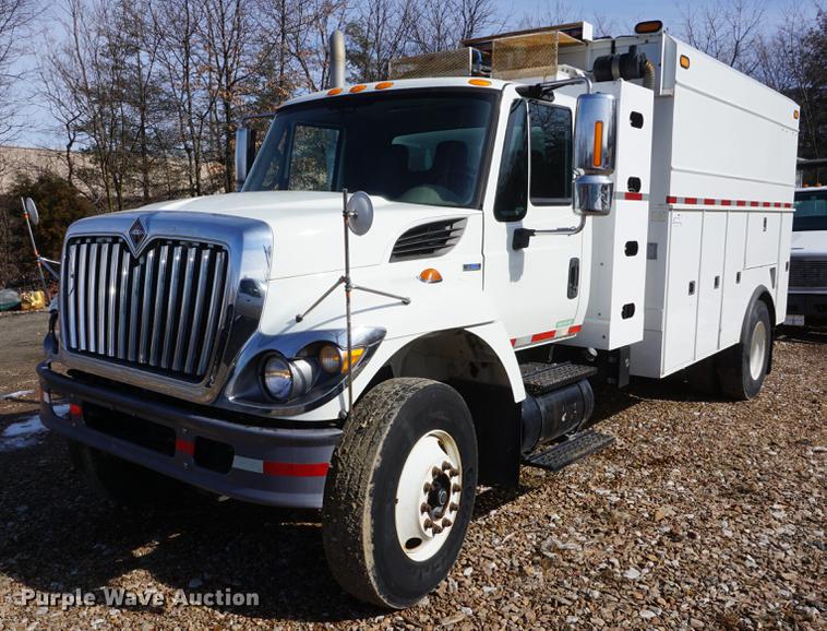 image for item DF7630 2009 International 7300 service truck