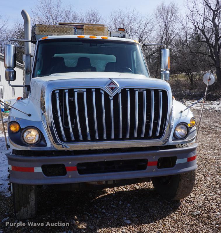 image for item DF7630 2009 International 7300 service truck