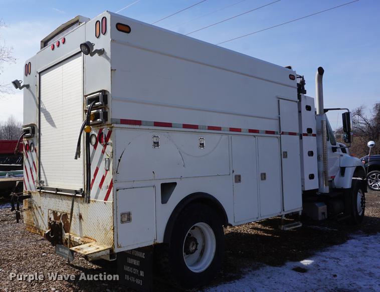 image for item DF7630 2009 International 7300 service truck