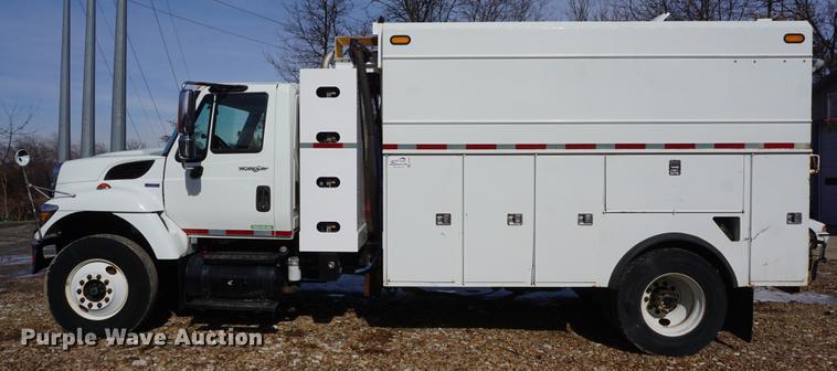 image for item DF7630 2009 International 7300 service truck