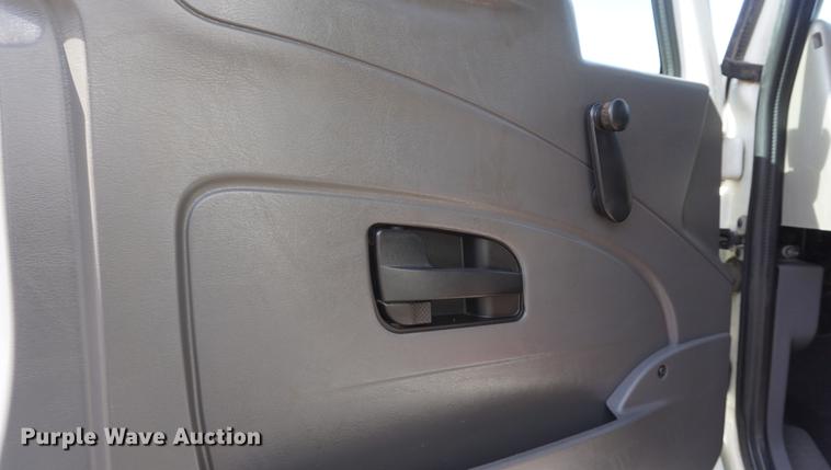 image for item DF7630 2009 International 7300 service truck