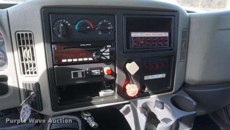 image for item DF7630 2009 International 7300 service truck