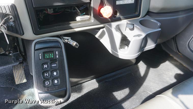 image for item DF7630 2009 International 7300 service truck