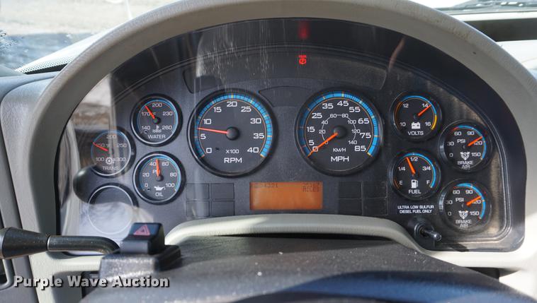 image for item DF7630 2009 International 7300 service truck