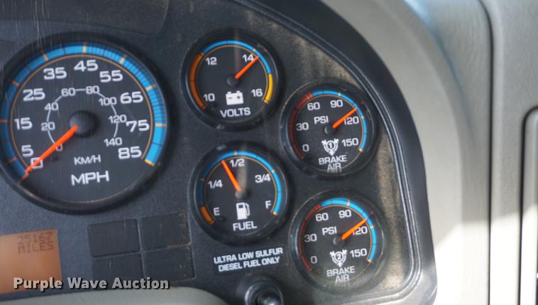 image for item DF7630 2009 International 7300 service truck