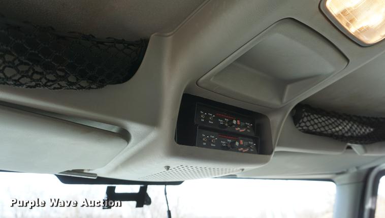 image for item DF7630 2009 International 7300 service truck