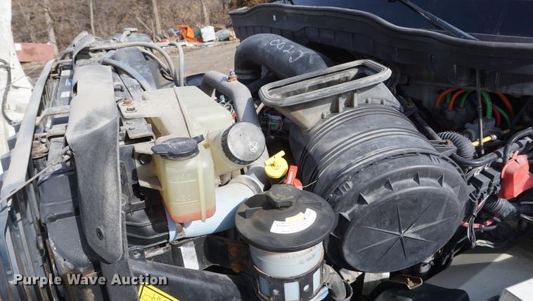 image for item DF7630 2009 International 7300 service truck