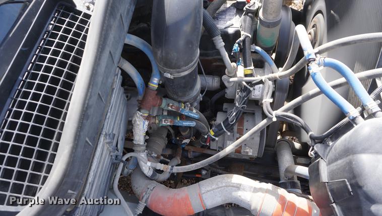 image for item DF7630 2009 International 7300 service truck