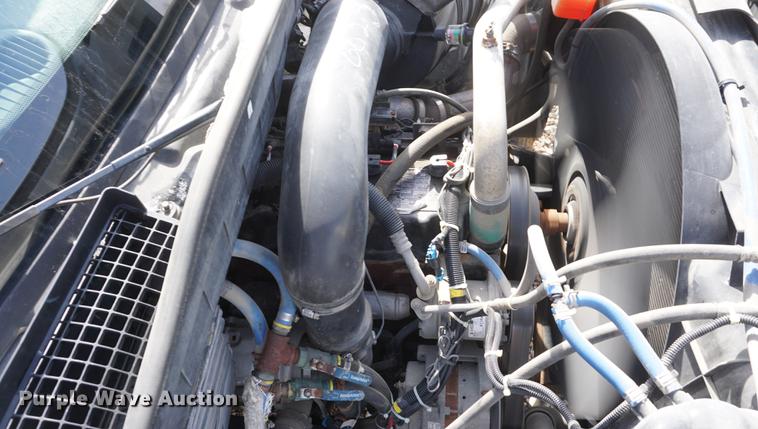 image for item DF7630 2009 International 7300 service truck