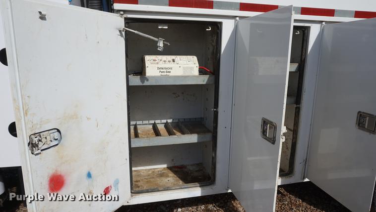 image for item DF7630 2009 International 7300 service truck