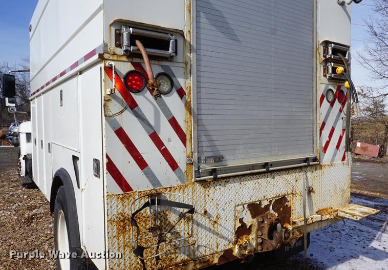 image for item DF7630 2009 International 7300 service truck