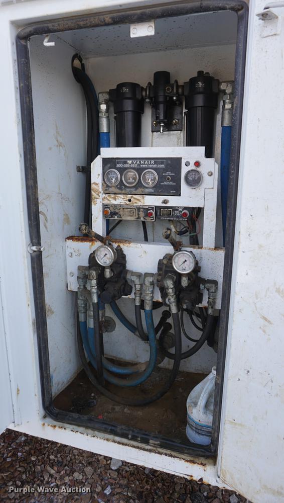 image for item DF7630 2009 International 7300 service truck