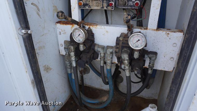 image for item DF7630 2009 International 7300 service truck