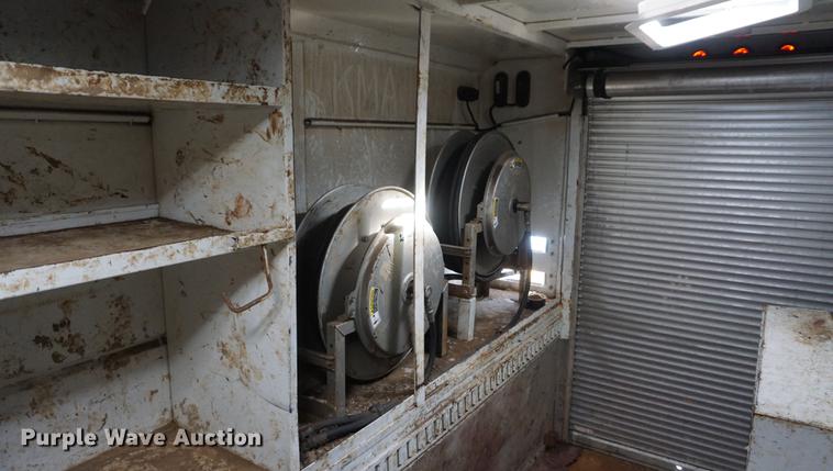 image for item DF7630 2009 International 7300 service truck