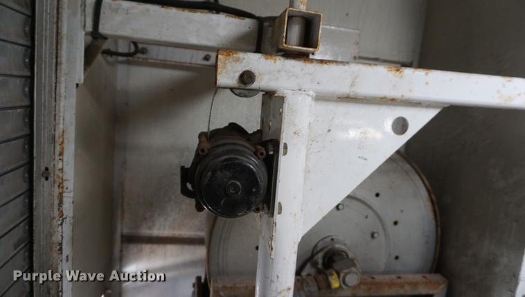 image for item DF7630 2009 International 7300 service truck