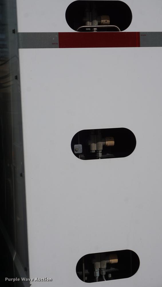 image for item DF7630 2009 International 7300 service truck