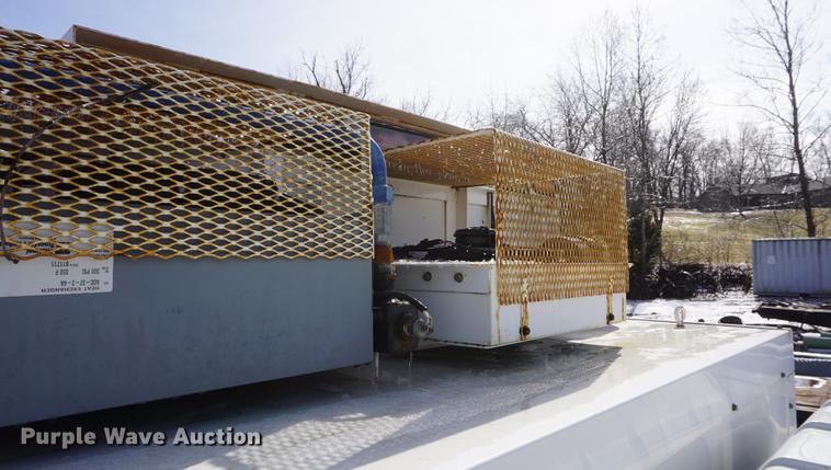 image for item DF7630 2009 International 7300 service truck