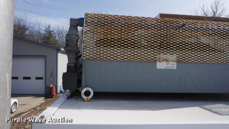 image for item DF7630 2009 International 7300 service truck