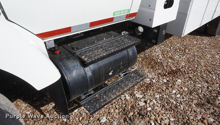 image for item DF7630 2009 International 7300 service truck