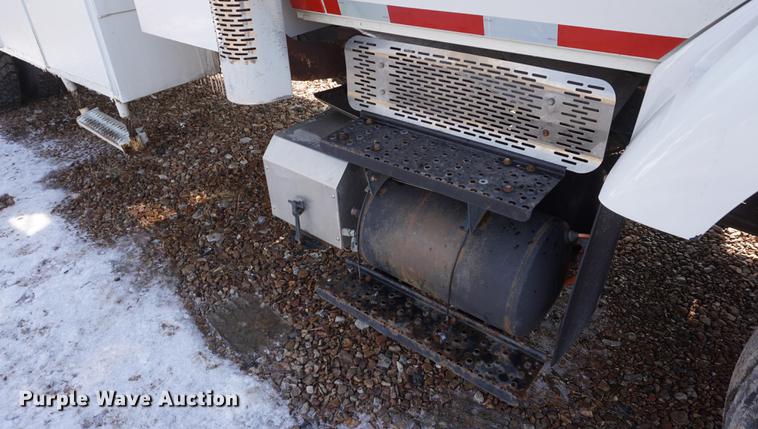 image for item DF7630 2009 International 7300 service truck