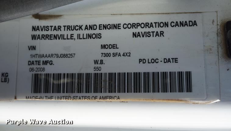 image for item DF7630 2009 International 7300 service truck