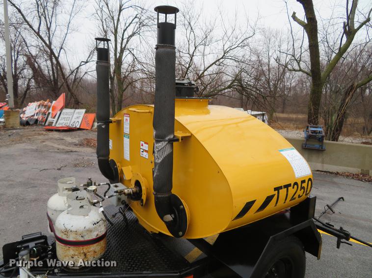 image for item DG3840 2016 Weiler TT250 asphalt tack distributor trailer