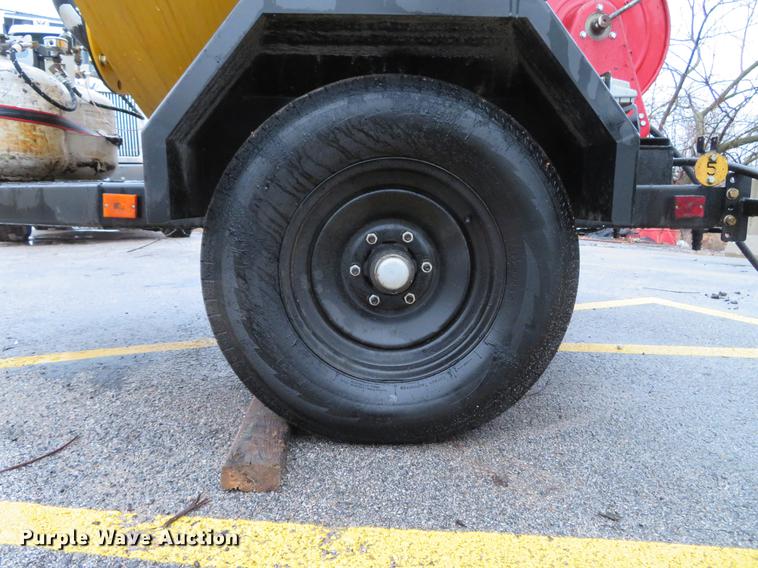 image for item DG3840 2016 Weiler TT250 asphalt tack distributor trailer