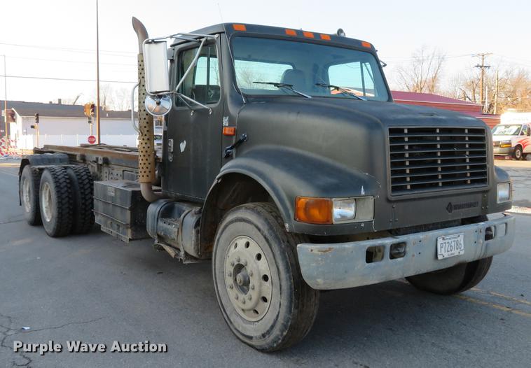 image for item DG3847 1998 International 4900 roll off container truck