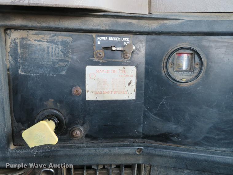 image for item DG3847 1998 International 4900 roll off container truck