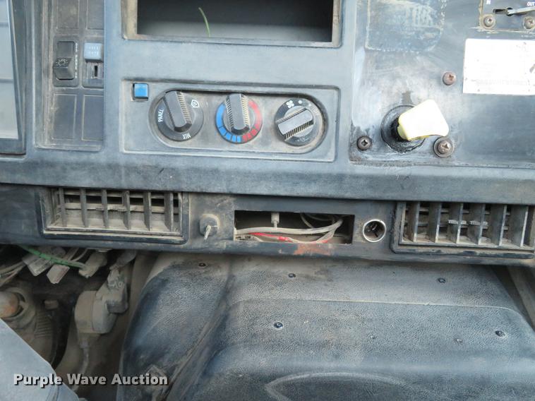 image for item DG3847 1998 International 4900 roll off container truck