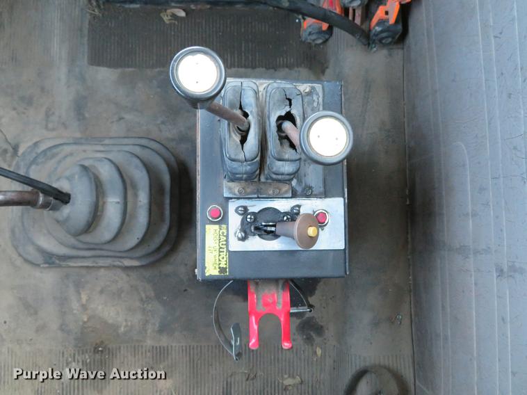 image for item DG3847 1998 International 4900 roll off container truck